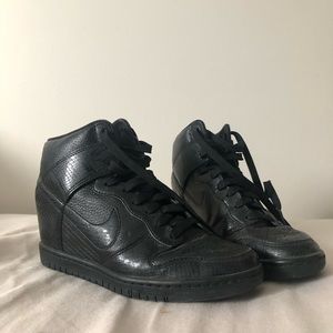 Black Nike wedgie heel runner